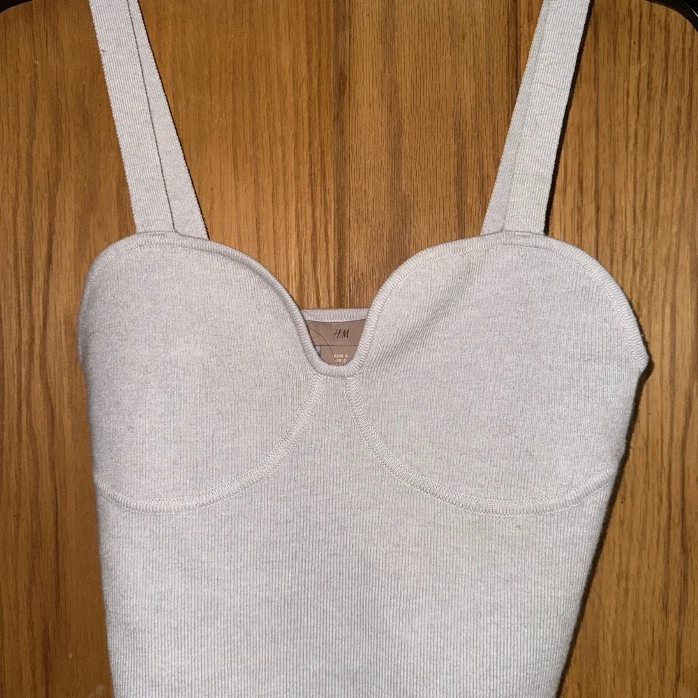 H&M Cream Tank Top with Sweetheart Neckline - Picture 1 of 5